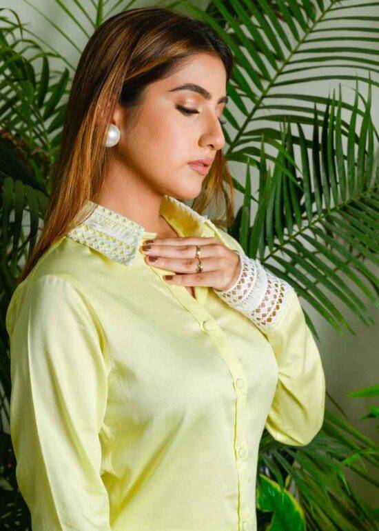 Model in yellow dress