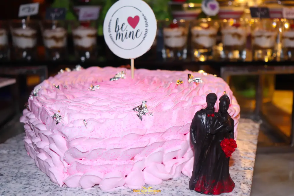 hurt shape pink cake with love
